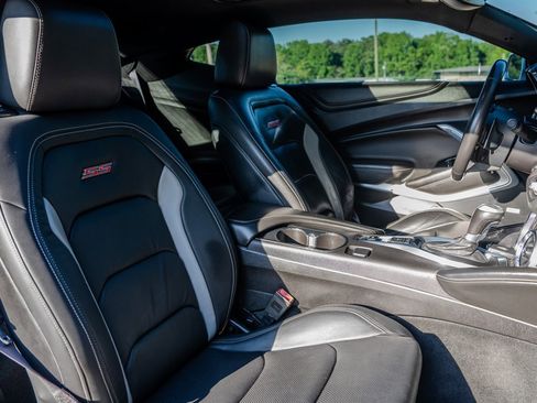 Used 2017 Chevrolet Camaro SS RWD image 31