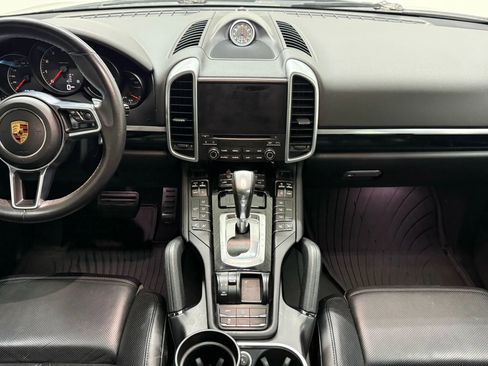 Used 2018 Porsche Cayenne Platinum Edition image 35