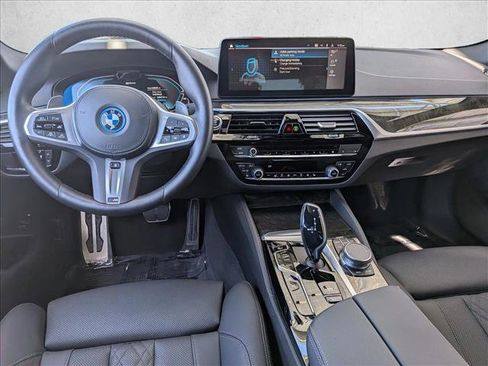 Used 2023 BMW 530e w/ M Sport Package image 19
