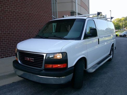 Used 2017 GMC Savana 2500 RWD image 3