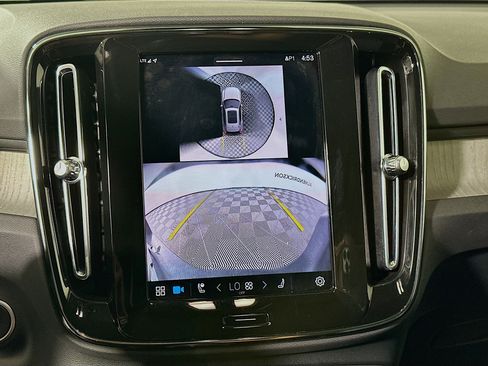 Used 2024 Volvo XC40 B5 Plus w/ Climate Package image 25