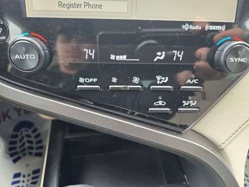 Used 2020 Toyota Camry XLE image 17