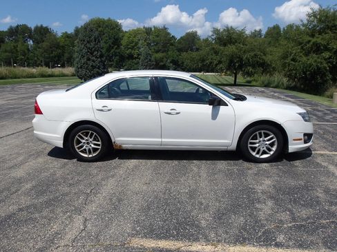 Used 2012 Ford Fusion S image 2