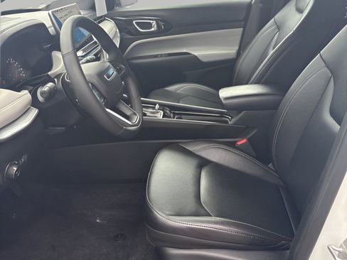 Used 2025 Jeep Compass Limited AWD/4WD image 42