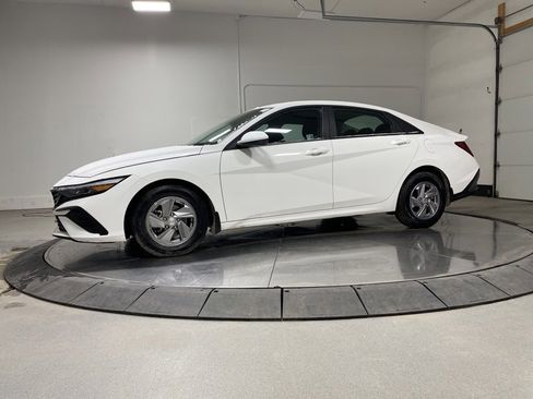 Used 2024 Hyundai Elantra SE image 4