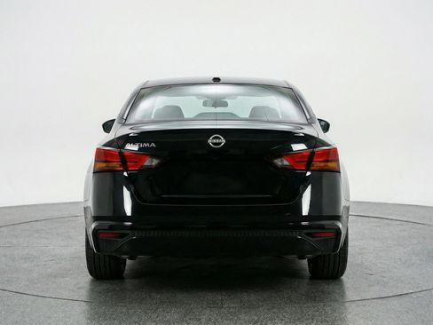Used 2025 Nissan Altima 2.5 SV image 7