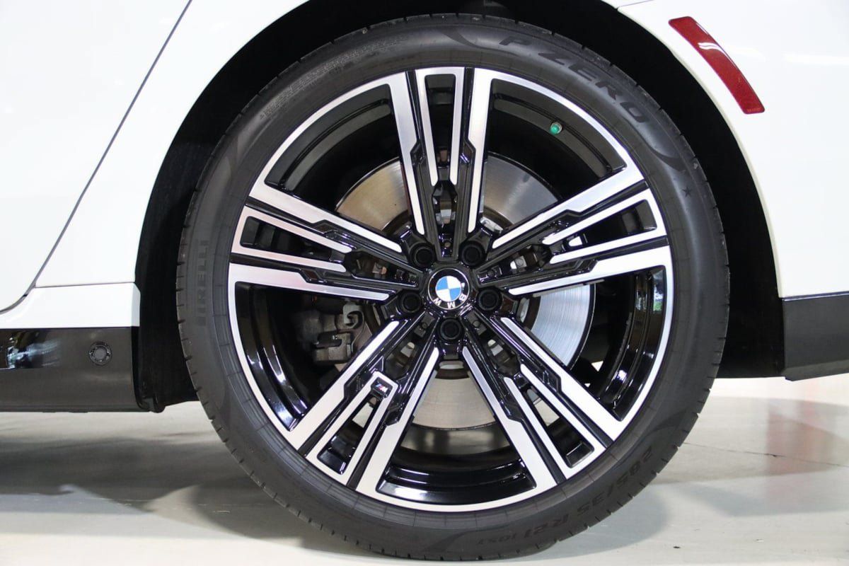 Used 2023 BMW 760i xDrive AWD/4WD image 90
