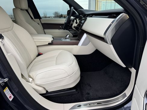 Certified 2025 Land Rover Range Rover SE AWD/4WD image 3