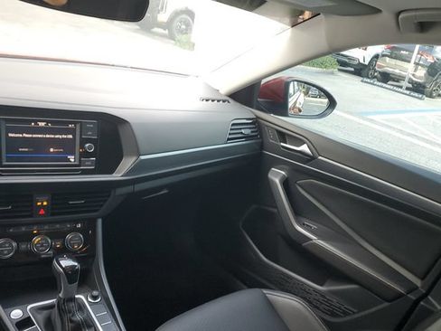 Used 2024 Volkswagen Jetta SE w/ Panoramic Sunroof Package FWD image 12