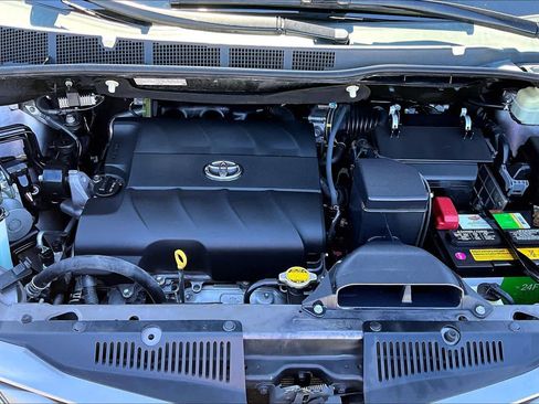 Used 2015 Toyota Sienna XLE Premium AWD/4WD image 31