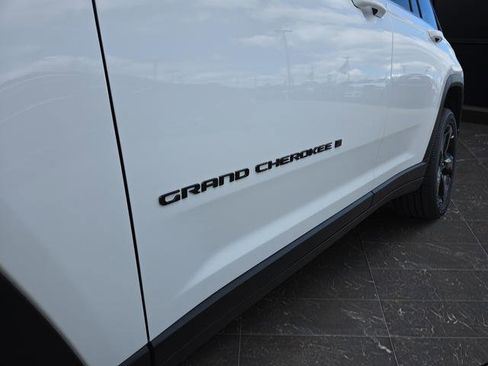 New 2025 Jeep Grand Cherokee Altitude image 38
