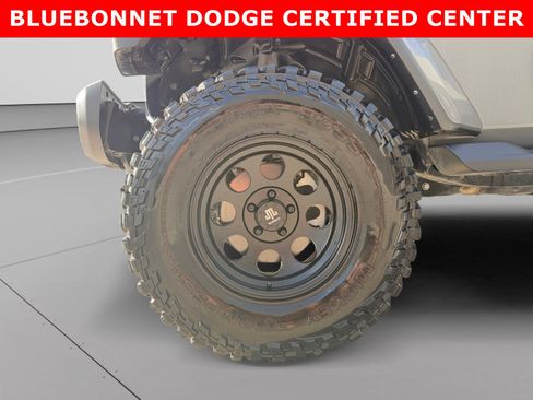 Used 2022 Jeep Gladiator Sport AWD/4WD image 9