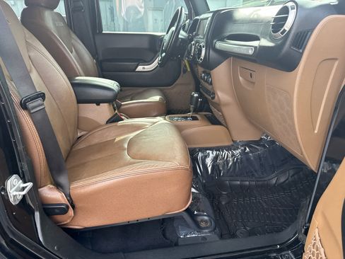 Used 2016 Jeep Wrangler Unlimited Sahara w/ Max Tow Package AWD/4WD image 12