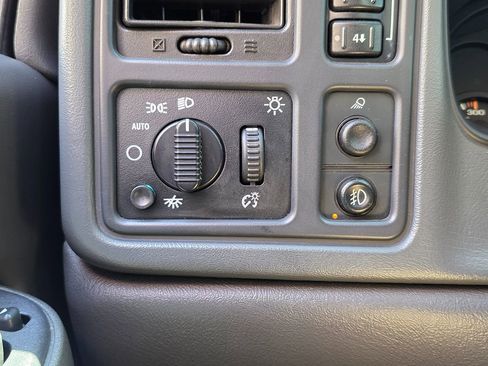 Used 2005 Chevrolet Silverado 1500 LS AWD/4WD image 42