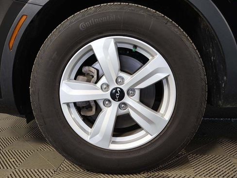 Used 2025 Kia Sorento LX FWD image 16