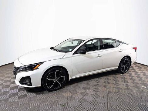 Certified 2025 Nissan Altima 2.5 SR AWD/4WD image 1