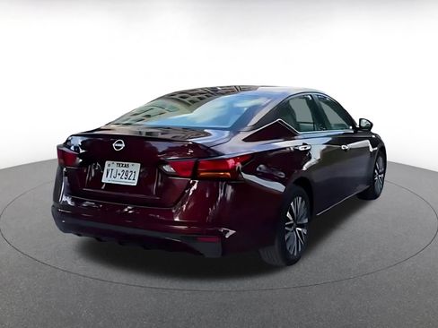 Used 2025 Nissan Altima 2.5 SV FWD image 13