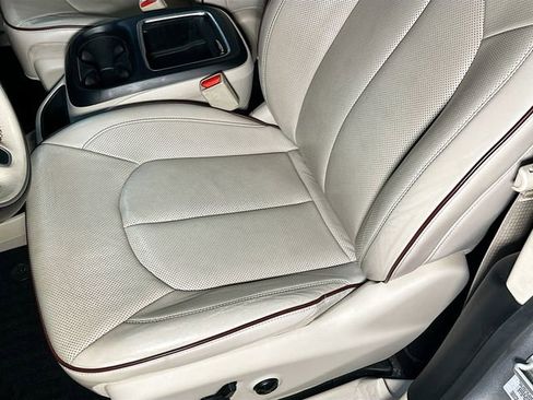 Used 2017 Chrysler Pacifica Limited w/ Advanced Safetytec Group image 21