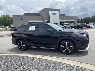 Used 2021 Toyota Highlander XSE AWD/4WD video 1
