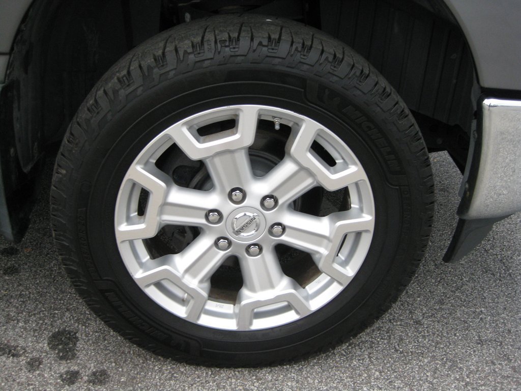Used 2017 Nissan Titan SV AWD/4WD image 9