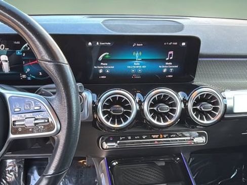 Used 2022 Mercedes-Benz GLB 250 image 10
