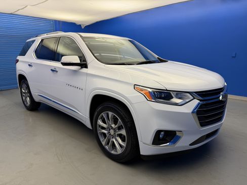 Used 2018 Chevrolet Traverse Premier w/ Driver Confidence II Package FWD image 2