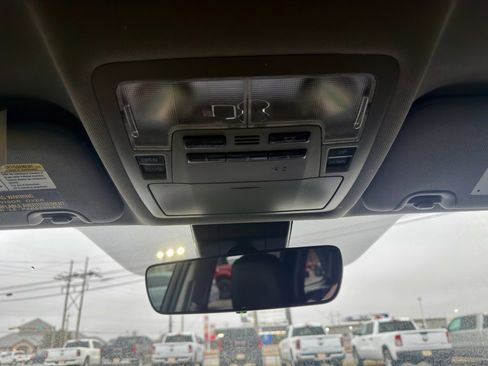 Used 2019 Toyota Highlander XLE image 26