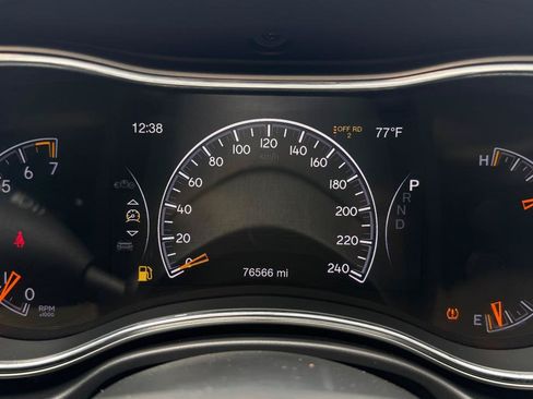 Used 2018 Jeep Grand Cherokee Overland AWD/4WD image 14