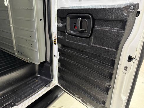 Used 2017 GMC Savana 2500 image 47