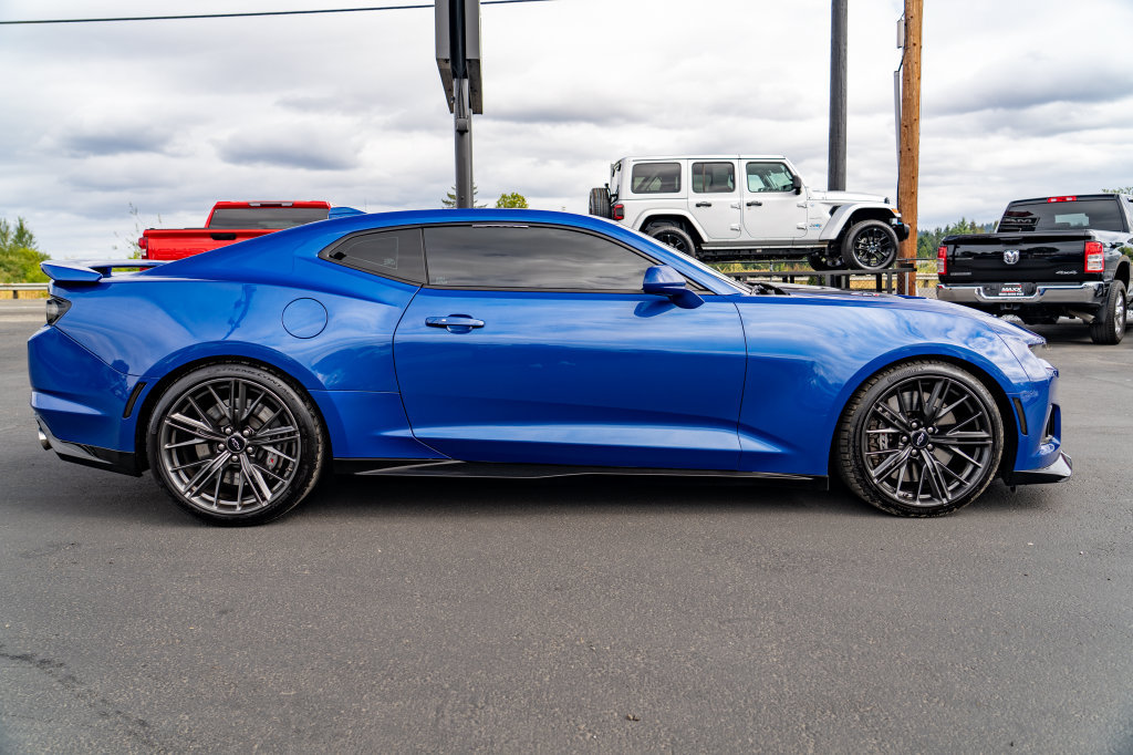 Used 2021 Chevrolet Camaro ZL1 RWD image 8