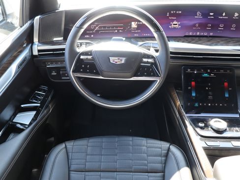 Used 2026 Cadillac Escalade Platinum Sport w/ LPO, ONYX Package image 18