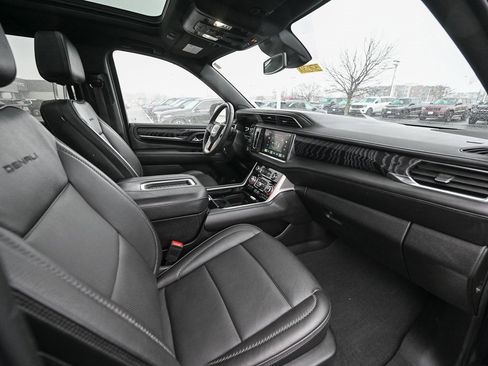 Used 2023 GMC Yukon XL Denali image 23