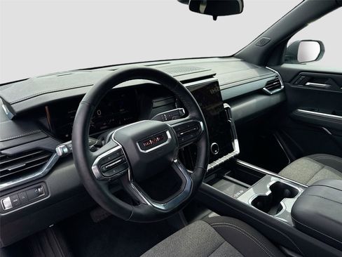 Used 2025 GMC Acadia Elevation image 9