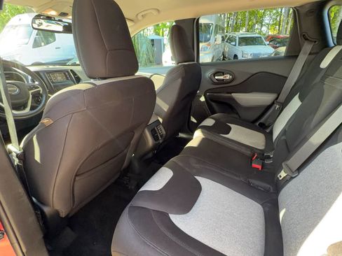 Used 2014 Jeep Cherokee Latitude w/ Cold Weather Group AWD/4WD image 26