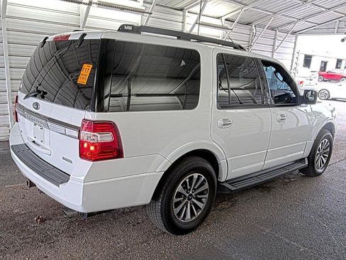 Used 2016 Ford Expedition XLT RWD image 3