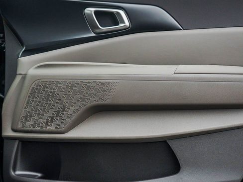 New 2026 Kia Carnival FWD image 9