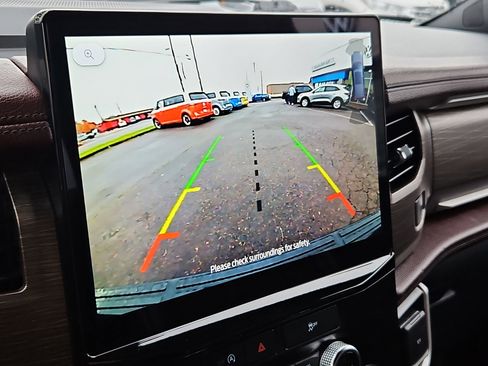 Used 2024 Ford Expedition Limited image 20