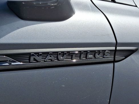 Used 2022 Lincoln Nautilus Reserve w/ Luxury Package AWD/4WD image 24