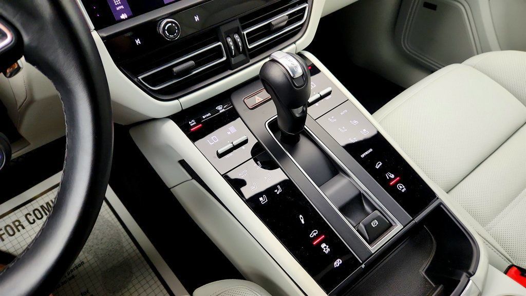 Used 2024 Porsche Macan GTS w/ Premium Plus Package AWD/4WD image 16