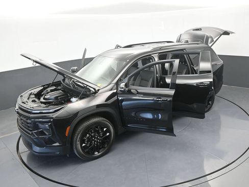 Used 2025 Chevrolet Traverse LT w/ Midnight/Sport Edition image 74