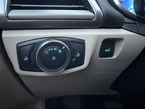 Used 2020 Ford Fusion SE image 19