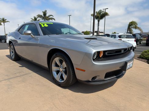 Used 2016 Dodge Challenger SXT RWD image 3