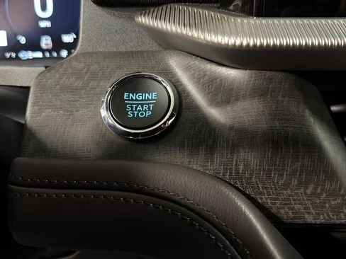 Used 2025 Ford Explorer Platinum w/ LUX Leather Package image 16