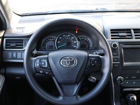 Used 2015 Toyota Camry LE FWD image 23