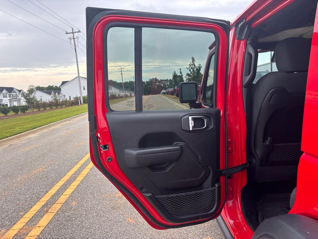 Certified 2025 Jeep Wrangler Unlimited Rubicon w/ Convenience Group AWD/4WD image 42