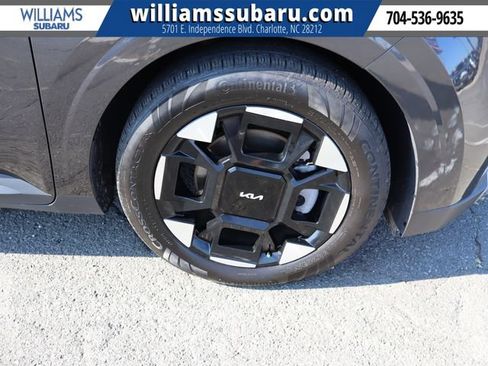 Used 2025 Kia Carnival EX FWD image 39
