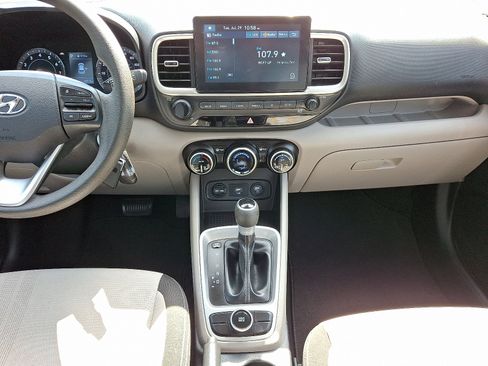 Used 2020 Hyundai Venue SEL image 15
