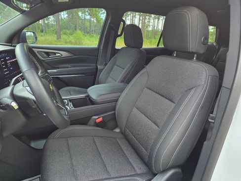 Used 2025 Chevrolet Traverse LT FWD image 14