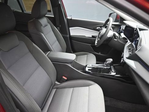 Used 2025 Chevrolet Trax LT image 25