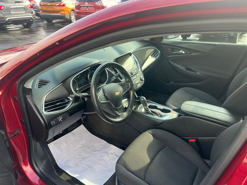 Used 2017 Chevrolet Malibu LT image 13